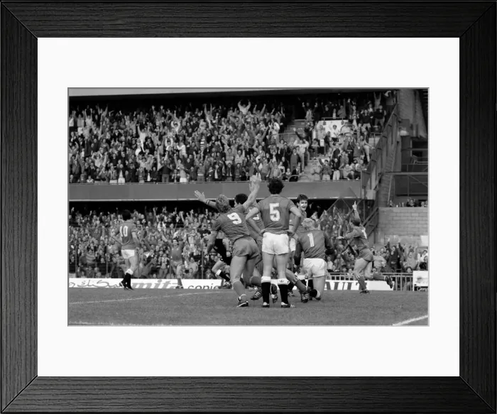 Framed Print : Division One Football 1985 / 86 Season Chelsea v Manchester United, Stamford Bridge Framed Print : Division One Football 1985 / 86 Season Chelsea v Manchester United, Stamford Bridge