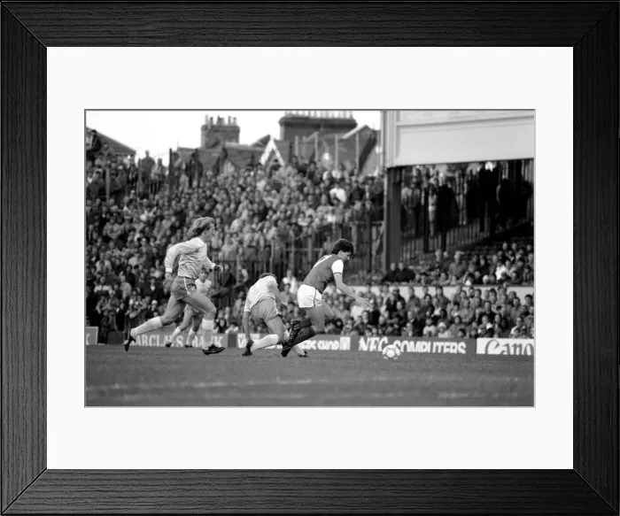 Framed Print : Division One Football 1985  /  86 Season. Arsenal v Manchester City, Highbury
