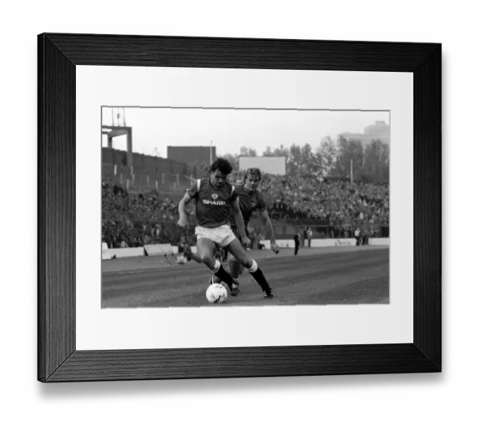 Framed Print : Division One Football 1985 / 86 Season Chelsea v Manchester United, Stamford Bridge Framed Print : Division One Football 1985 / 86 Season Chelsea v Manchester United, Stamford Bridge