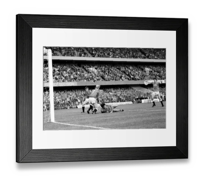 Framed Print : Division One Football 1985 / 86 Season Chelsea v Manchester United, Stamford Bridge Framed Print : Division One Football 1985 / 86 Season Chelsea v Manchester United, Stamford Bridge
