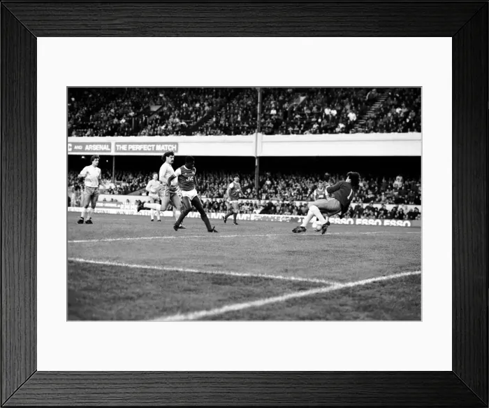 Framed Print : Division One Football 1985 / 86 Season. Arsenal v Manchester City, Highbury Framed Print : Division One Football 1985 / 86 Season. Arsenal v Manchester City, Highbury