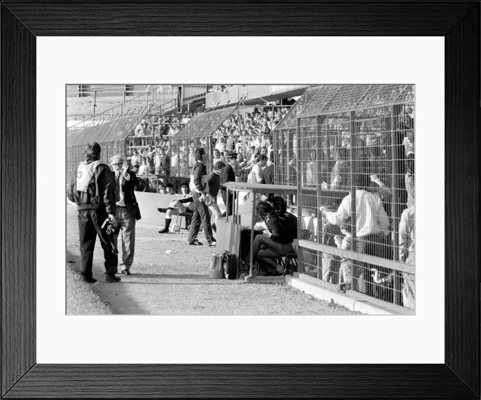 Framed Print : Division One Football 1985  /  86 Season, Chelsea v Everton, Stamford Bridge