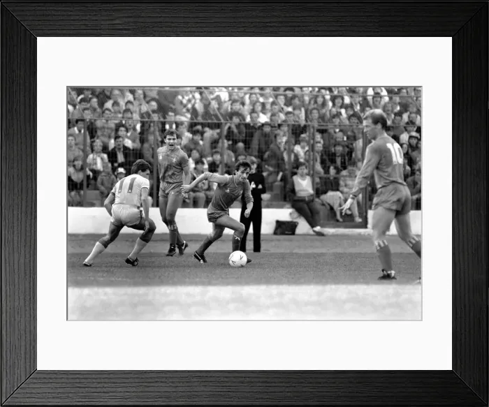 Framed Print : Division One Football 1985 / 86 Season, Chelsea v Everton, Stamford Bridge Framed Print : Division One Football 1985 / 86 Season, Chelsea v Everton, Stamford Bridge