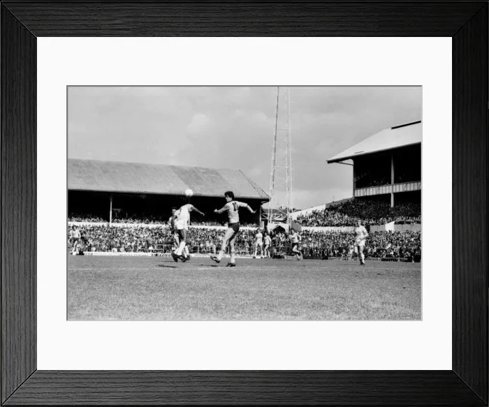 Framed Print : Tottenham Hotspur 1 v. Arsenal 0. Division One Football March 1986 LF19-05-092 Framed Print : Tottenham Hotspur 1 v. Arsenal 0. Division One Football March 1986 LF19-05-092