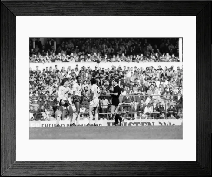 Framed Print : Tottenham Hotspur 1 v. Arsenal 0. Division One Football March 1986 LF19-05-082 Framed Print : Tottenham Hotspur 1 v. Arsenal 0. Division One Football March 1986 LF19-05-082