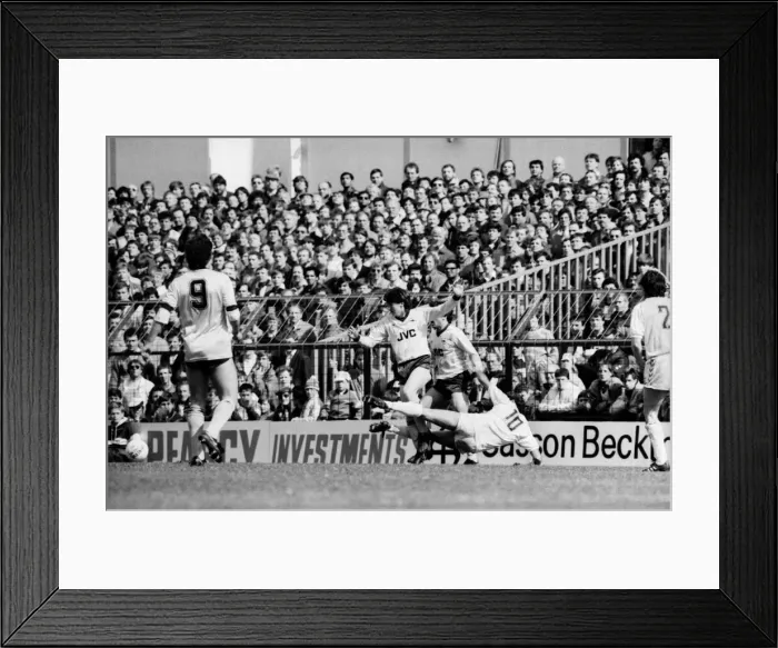 Framed Print : Tottenham Hotspur 1 v. Arsenal 0. Division One Football March 1986 LF19-05-047 Framed Print : Tottenham Hotspur 1 v. Arsenal 0. Division One Football March 1986 LF19-05-047