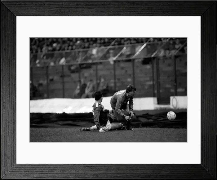 Framed Print : Chelsea 2 v. Leicester 2. Division One Football February 1986 LF18-04-029
