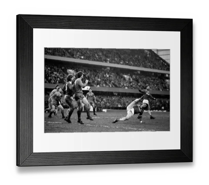 Framed Print : Chelsea 2 v. Leicester 2. Division One Football February 1986 LF18-04-036