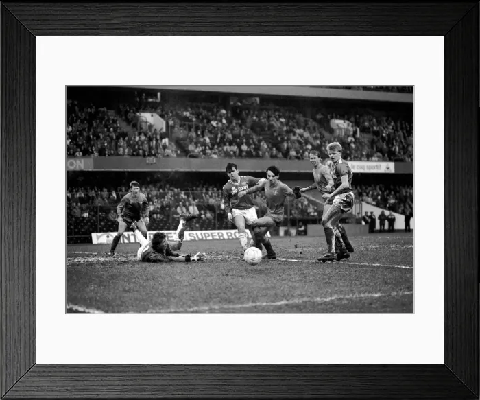Framed Print : Chelsea 2 v. Leicester 2. Division One Football February 1986 LF18-04-042 Framed Print : Chelsea 2 v. Leicester 2. Division One Football February 1986 LF18-04-042