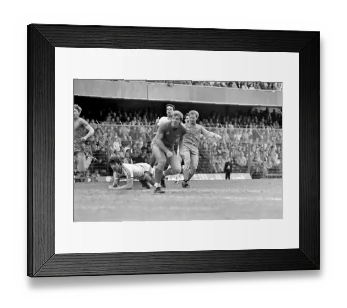 Framed Print : Chelsea 1 v. Ipswich 1. Division One Football April 1986 LF19-06-027