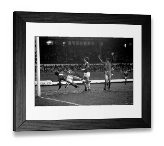 Framed Print : Chelsea 2 v. Leicester 2. Division One Football February 1986 LF18-04-075 Framed Print : Chelsea 2 v. Leicester 2. Division One Football February 1986 LF18-04-075