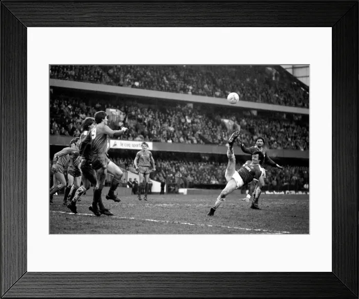 Framed Print : Chelsea 2 v. Leicester 2. Division One Football February 1986 LF18-04-037
