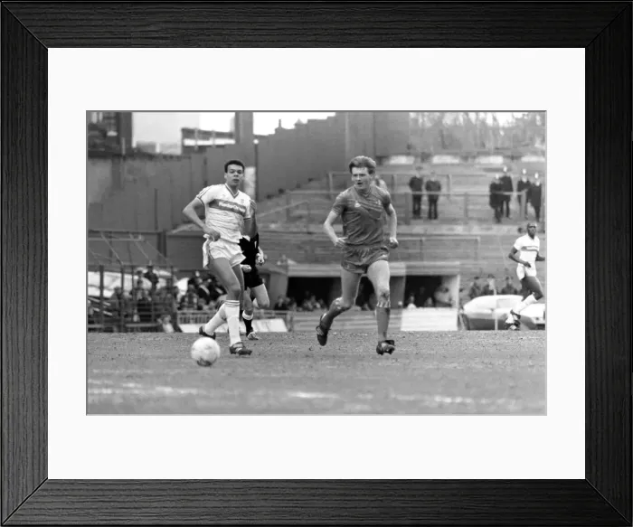 Framed Print : Chelsea 1 v. Ipswich 1. Division One Football April 1986 LF19-06-009 Framed Print : Chelsea 1 v. Ipswich 1. Division One Football April 1986 LF19-06-009