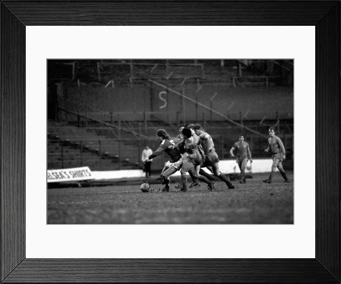 Framed Print : Chelsea 2 v. Leicester 2. Division One Football February 1986 LF18-04-032