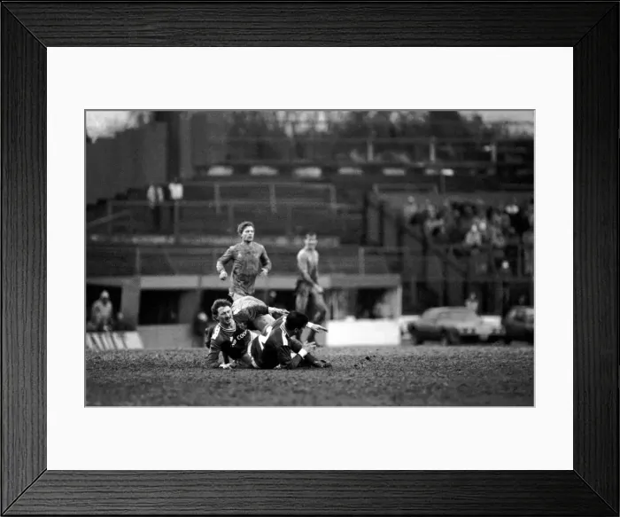 Framed Print : Chelsea 2 v. Leicester 2. Division One Football February 1986 LF18-04-019