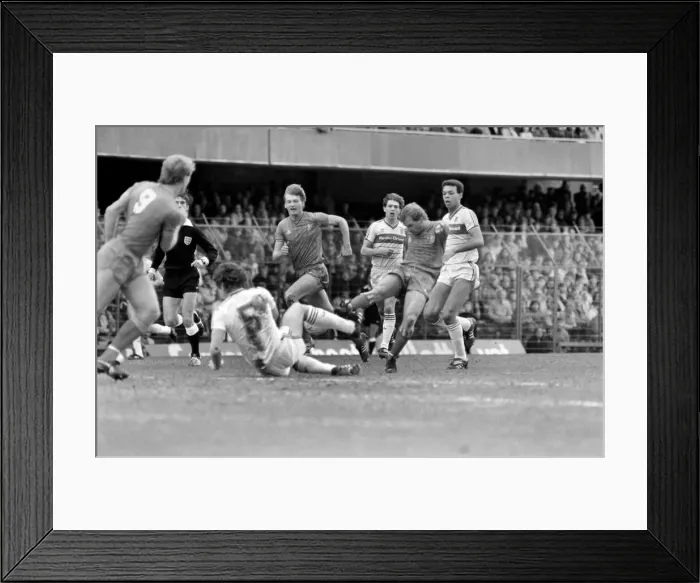 Framed Print : Chelsea 1 v. Ipswich 1. Division One Football April 1986 LF19-06-025 Framed Print : Chelsea 1 v. Ipswich 1. Division One Football April 1986 LF19-06-025