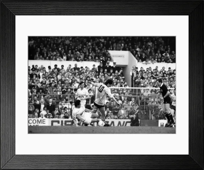 Framed Print : Tottenham Hotspur 1 v. Arsenal 0. Division One Football March 1986 LF19-05-084 Framed Print : Tottenham Hotspur 1 v. Arsenal 0. Division One Football March 1986 LF19-05-084