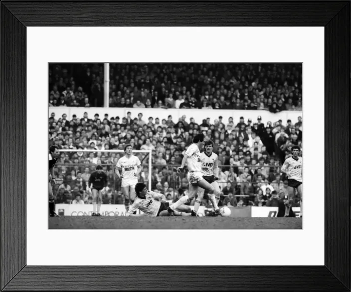 Framed Print : Tottenham Hotspur 1 v. Arsenal 0. Division One Football March 1986 LF19-05-085 Framed Print : Tottenham Hotspur 1 v. Arsenal 0. Division One Football March 1986 LF19-05-085