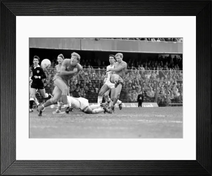 Framed Print : Chelsea 1 v. Ipswich 1. Division One Football April 1986 LF19-06-026 Framed Print : Chelsea 1 v. Ipswich 1. Division One Football April 1986 LF19-06-026