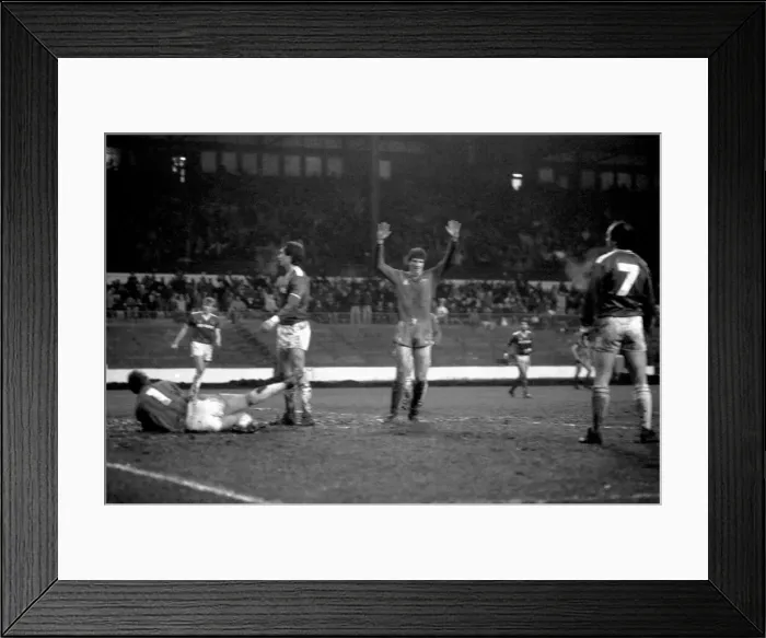 Framed Print : Chelsea 2 v. Leicester 2. Division One Football February 1986 LF18-04-070 Framed Print : Chelsea 2 v. Leicester 2. Division One Football February 1986 LF18-04-070