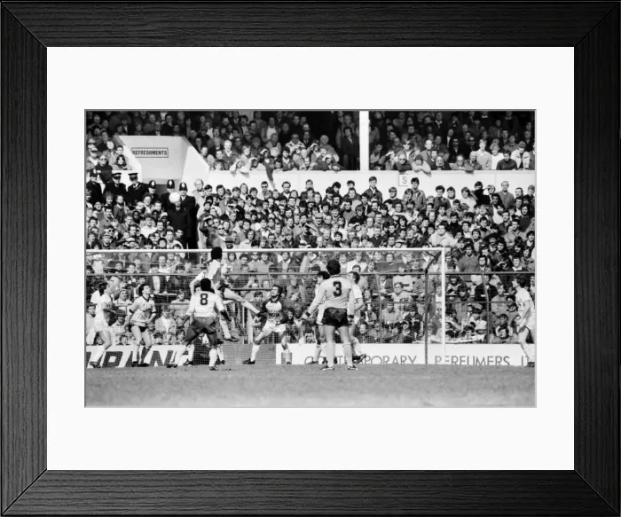 Framed Print : Tottenham Hotspur 1 v. Arsenal 0. Division One Football March 1986 LF19-05-023 Framed Print : Tottenham Hotspur 1 v. Arsenal 0. Division One Football March 1986 LF19-05-023