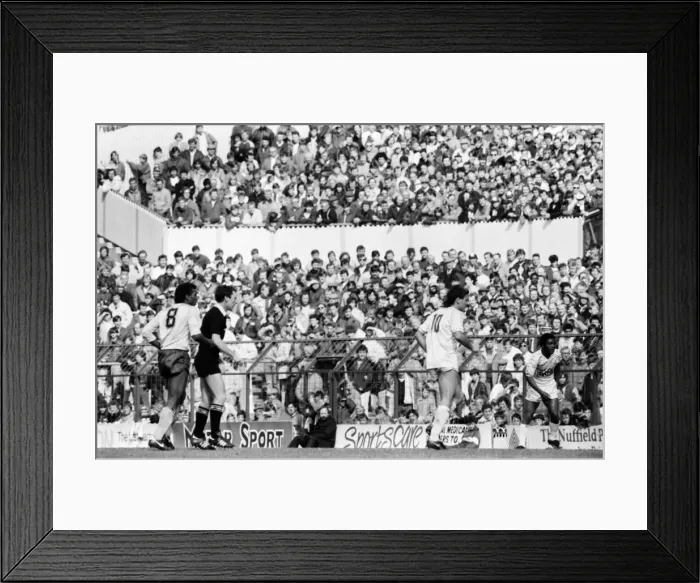 Framed Print : Tottenham Hotspur 1 v. Arsenal 0. Division One Football March 1986 LF19-05-024 Framed Print : Tottenham Hotspur 1 v. Arsenal 0. Division One Football March 1986 LF19-05-024