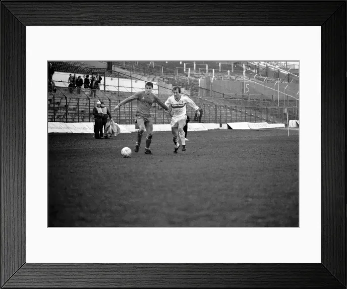 Framed Print : Chelsea 1 v. Ipswich 1. Division One Football April 1986 LF19-06-006