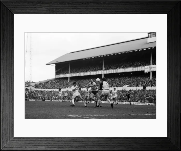 Framed Print : Tottenham Hotspur 1 v. Arsenal 0. Division One Football March 1986 LF19-05-075 Framed Print : Tottenham Hotspur 1 v. Arsenal 0. Division One Football March 1986 LF19-05-075