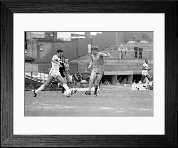 Framed Print : Chelsea 1 v. Ipswich 1. Division One Football April 1986 LF19-06-010 Framed Print : Chelsea 1 v. Ipswich 1. Division One Football April 1986 LF19-06-010
