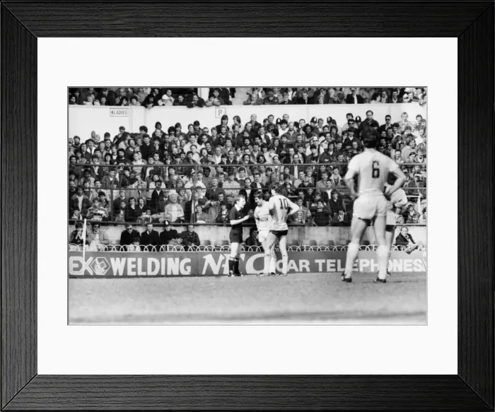 Framed Print : Tottenham Hotspur 1 v. Arsenal 0. Division One Football March 1986 LF19-05-021 Framed Print : Tottenham Hotspur 1 v. Arsenal 0. Division One Football March 1986 LF19-05-021