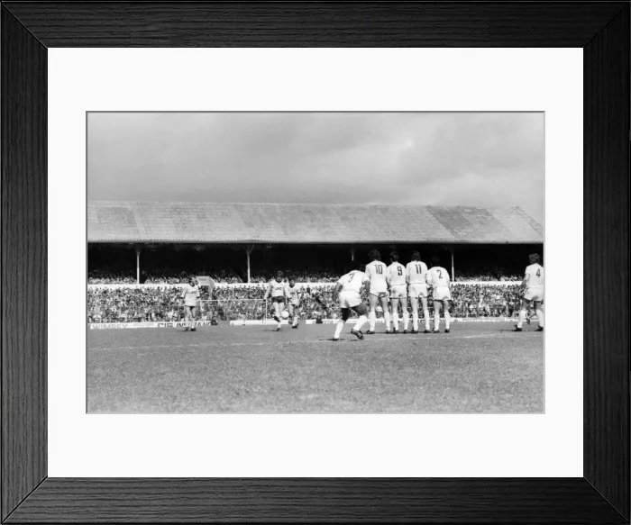 Framed Print : Tottenham Hotspur 1 v. Arsenal 0. Division One Football March 1986 LF19-05-069 Framed Print : Tottenham Hotspur 1 v. Arsenal 0. Division One Football March 1986 LF19-05-069