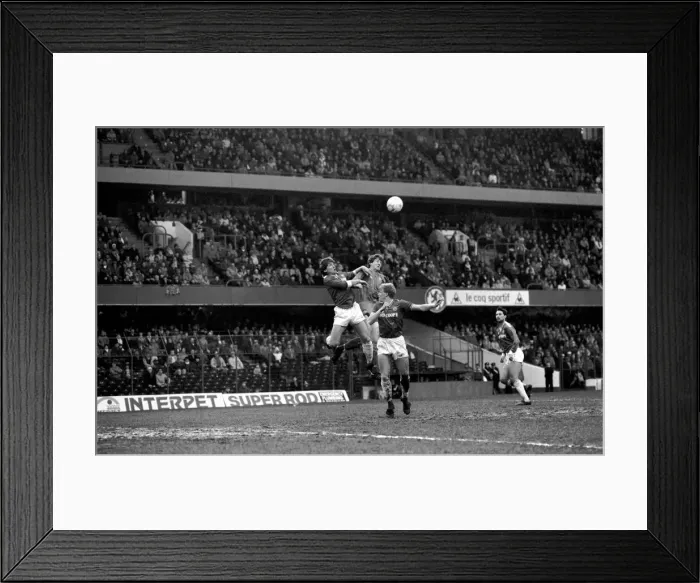 Framed Print : Chelsea 2 v. Leicester 2. Division One Football February 1986 LF18-04-057 Framed Print : Chelsea 2 v. Leicester 2. Division One Football February 1986 LF18-04-057