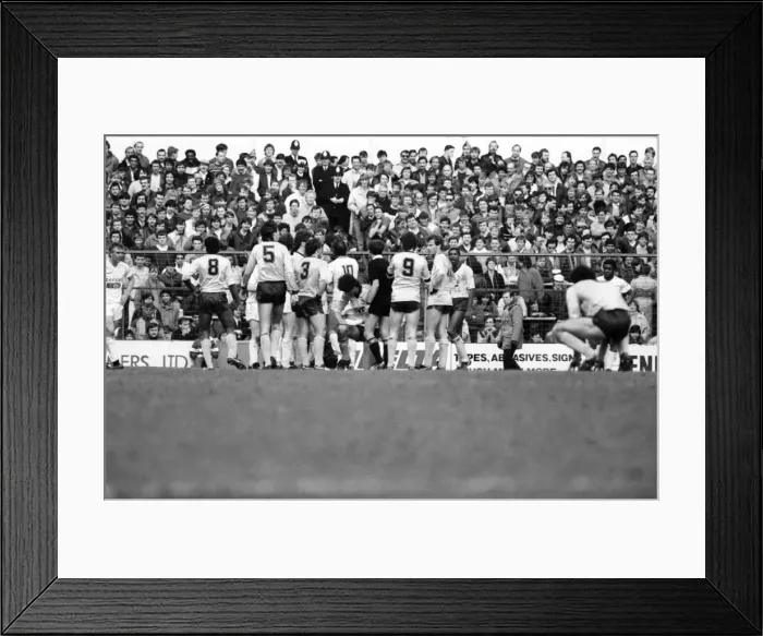Framed Print : Tottenham Hotspur 1 v. Arsenal 0. Division One Football March 1986 LF19-05-011 Framed Print : Tottenham Hotspur 1 v. Arsenal 0. Division One Football March 1986 LF19-05-011