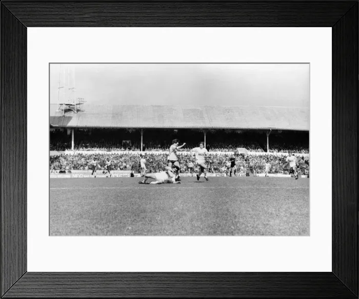 Framed Print : Tottenham Hotspur 1 v. Arsenal 0. Division One Football March 1986 LF19-05-061 Framed Print : Tottenham Hotspur 1 v. Arsenal 0. Division One Football March 1986 LF19-05-061
