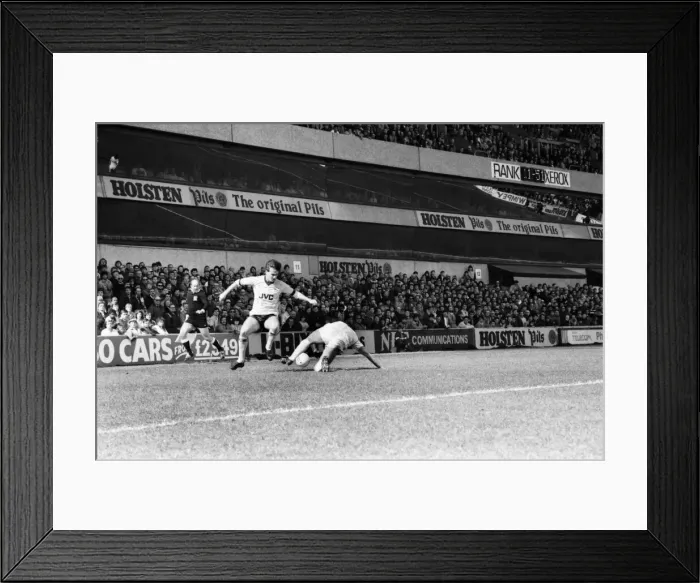 Framed Print : Tottenham Hotspur 1 v. Arsenal 0. Division One Football March 1986 LF19-05-059 Framed Print : Tottenham Hotspur 1 v. Arsenal 0. Division One Football March 1986 LF19-05-059