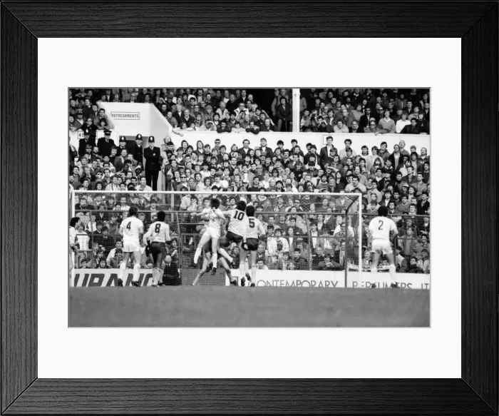 Framed Print : Tottenham Hotspur 1 v. Arsenal 0. Division One Football March 1986 LF19-05-040 Framed Print : Tottenham Hotspur 1 v. Arsenal 0. Division One Football March 1986 LF19-05-040