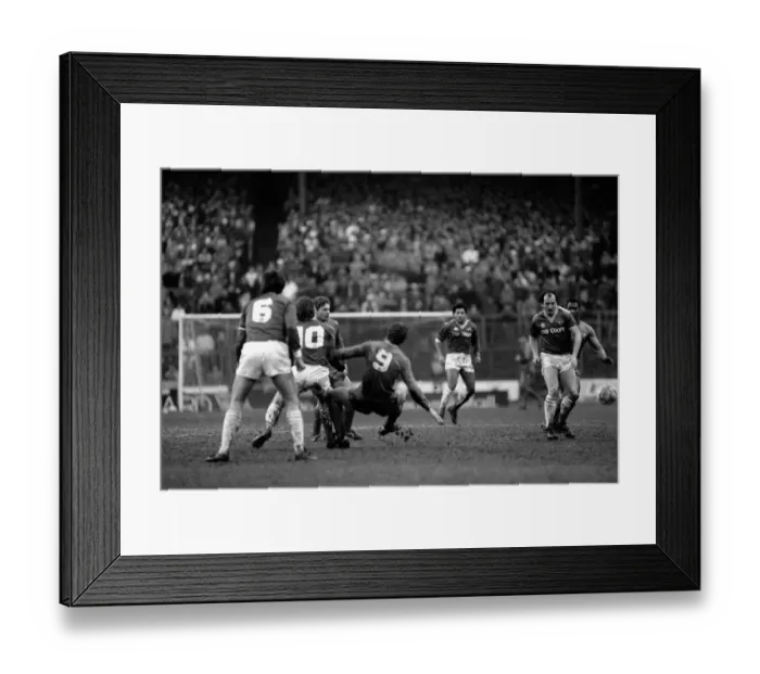 Framed Print : Chelsea 2 v. Leicester 2. Division One Football February 1986 LF18-04-002