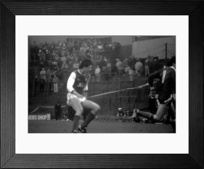 Framed Print : Arsenal 2 v. Luton 1. Division One Football. February 1986 LF18-03 Framed Print : Arsenal 2 v. Luton 1. Division One Football. February 1986 LF18-03