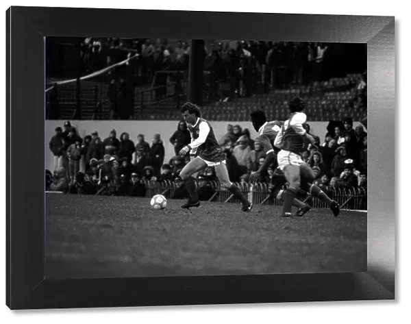 Arsenal 2 v. Luton 1. Division One Football. February 1986 LF18-03-068