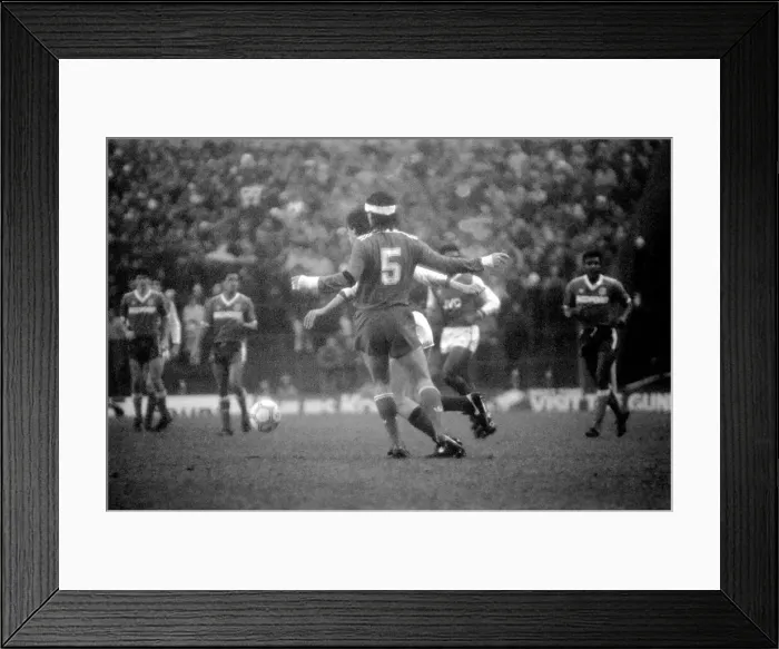 Framed Print : Arsenal 2 v. Luton 1. Division One Football. February 1986 LF18-03-069 Framed Print : Arsenal 2 v. Luton 1. Division One Football. February 1986 LF18-03-069