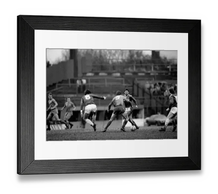 Framed Print : Chelsea 2 v. Leicester 2. Division One Football February 1986 LF18-04-003