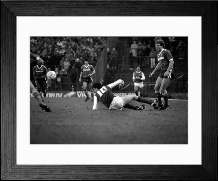 Framed Print : Arsenal 2 v. Luton 1. Division One Football. February 1986 LF18-03-066