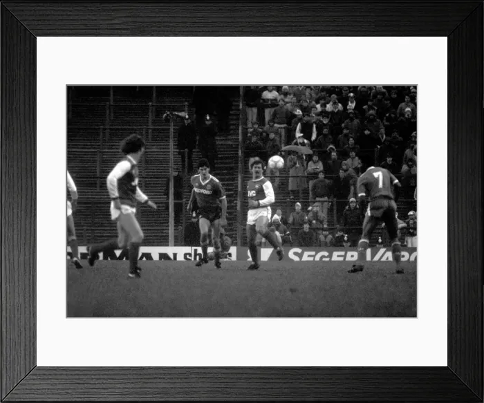 Framed Print : Arsenal 2 v. Luton 1. Division One Football. February 1986 LF18-03-058 Framed Print : Arsenal 2 v. Luton 1. Division One Football. February 1986 LF18-03-058