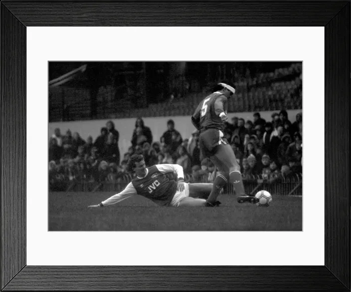 Framed Print : Arsenal 2 v. Luton 1. Division One Football. February 1986 LF18-03-057 Framed Print : Arsenal 2 v. Luton 1. Division One Football. February 1986 LF18-03-057