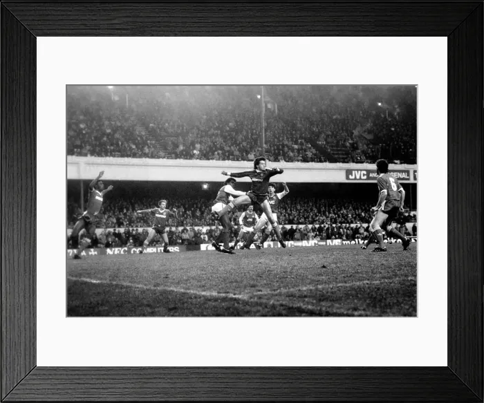 Framed Print : Arsenal 2 v. Luton 1. Division One Football. February 1986 LF18-03-046 Framed Print : Arsenal 2 v. Luton 1. Division One Football. February 1986 LF18-03-046