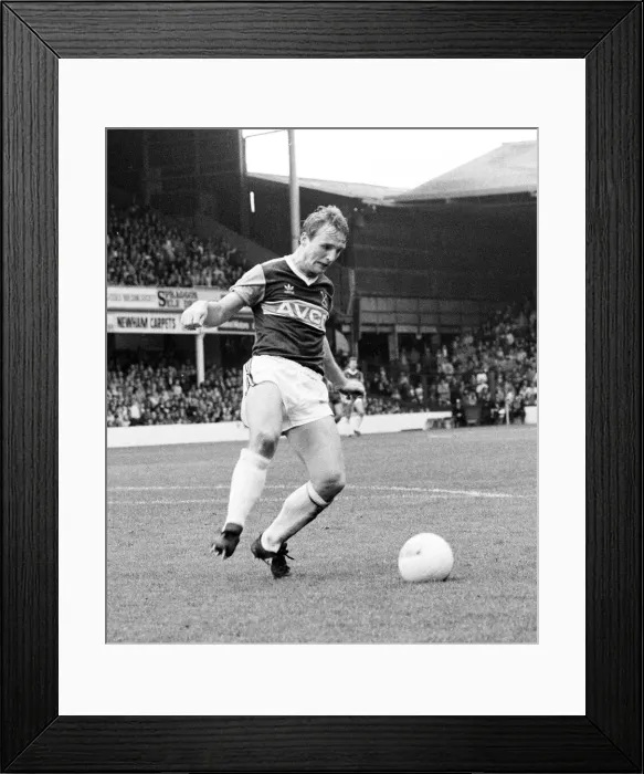 Framed Print : English League Division One match. West Ham United 3 v Leicester City 1