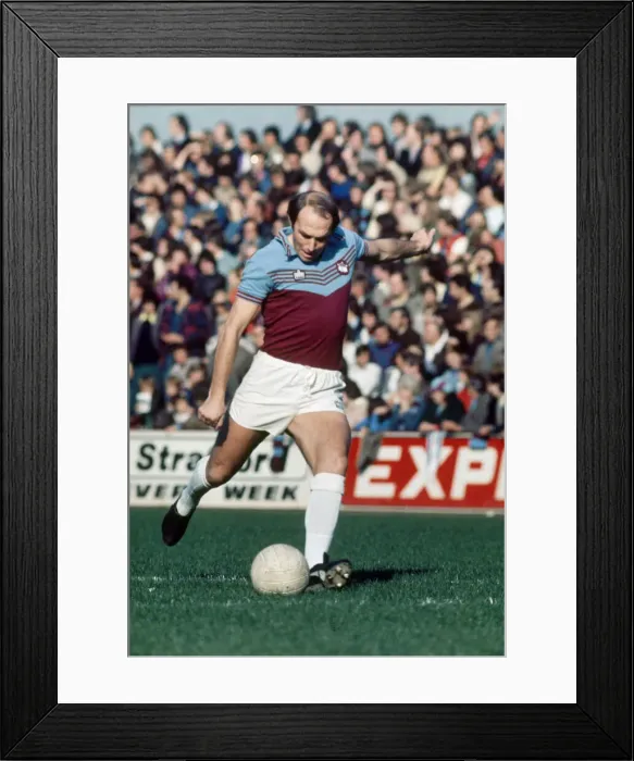 Framed Print : English League Division One match at Upton Park. West Ham United v Ipswich Town Framed Print : English League Division One match at Upton Park. West Ham United v Ipswich Town