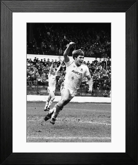 Framed Print : English League Division One match at Stamford Bridge. Chelsea 0 v West Ham United 4 Framed Print : English League Division One match at Stamford Bridge. Chelsea 0 v West Ham United 4
