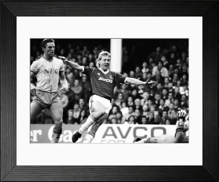 Framed Print : English League Division One match. West Ham United 2 v Everton 1