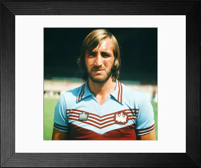 Framed Print : West Ham United pre season photocall. Billy Bonds. August 1976 Framed Print : West Ham United pre season photocall. Billy Bonds. August 1976